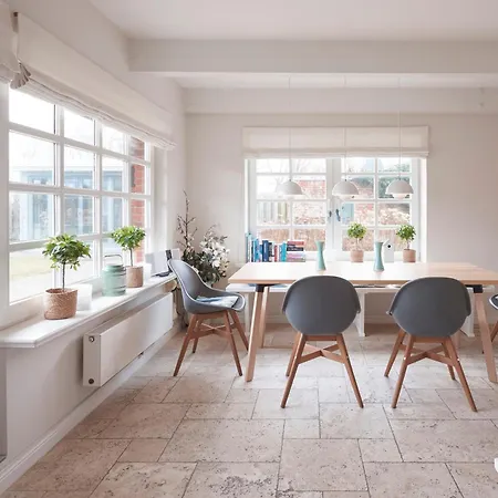Duenenhaus بيت للعطل Utersum